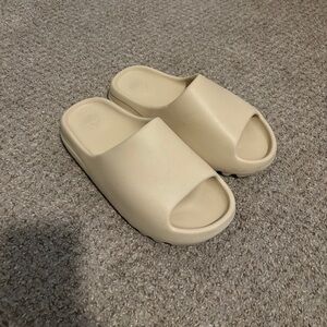 yeezy slides